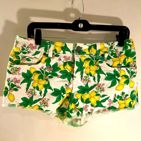 EUC VICTORIAS SECRET - LEMON Floral Print Denim Shorts size 8 - Picture 5 of 15